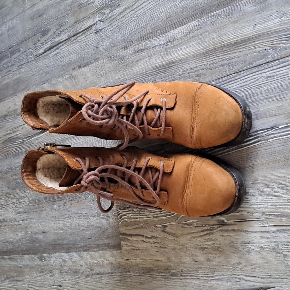 UGGS lace boots